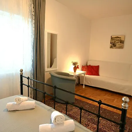 Luka's House - Zf Hvar Хвар