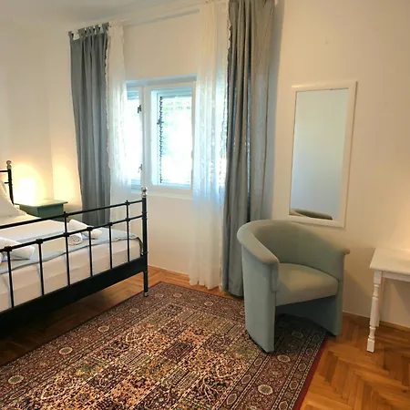 Luka's House - Zf Hvar イン